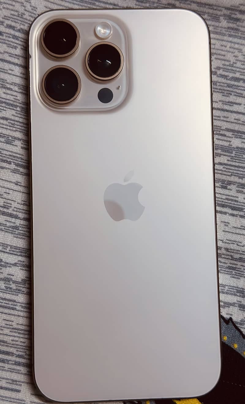 Apple iPhone 16 Pro Max 0