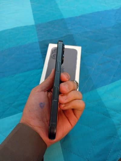 Apple iPhone 16