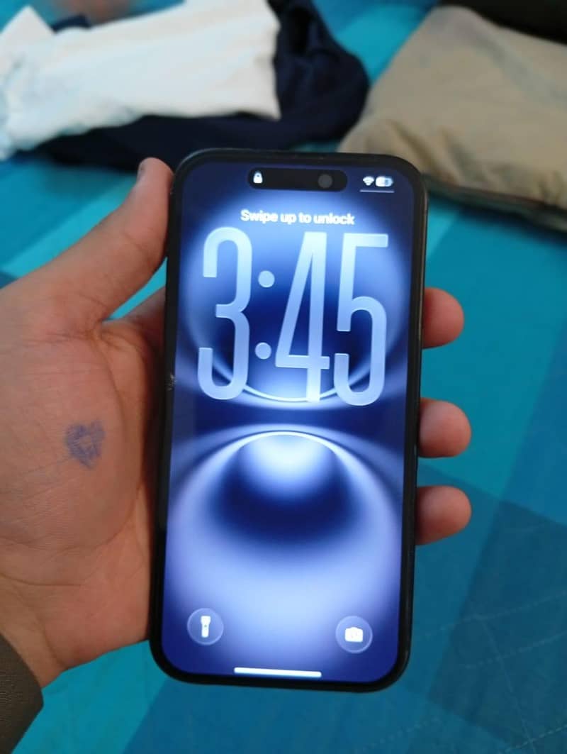 Apple iPhone 16 1