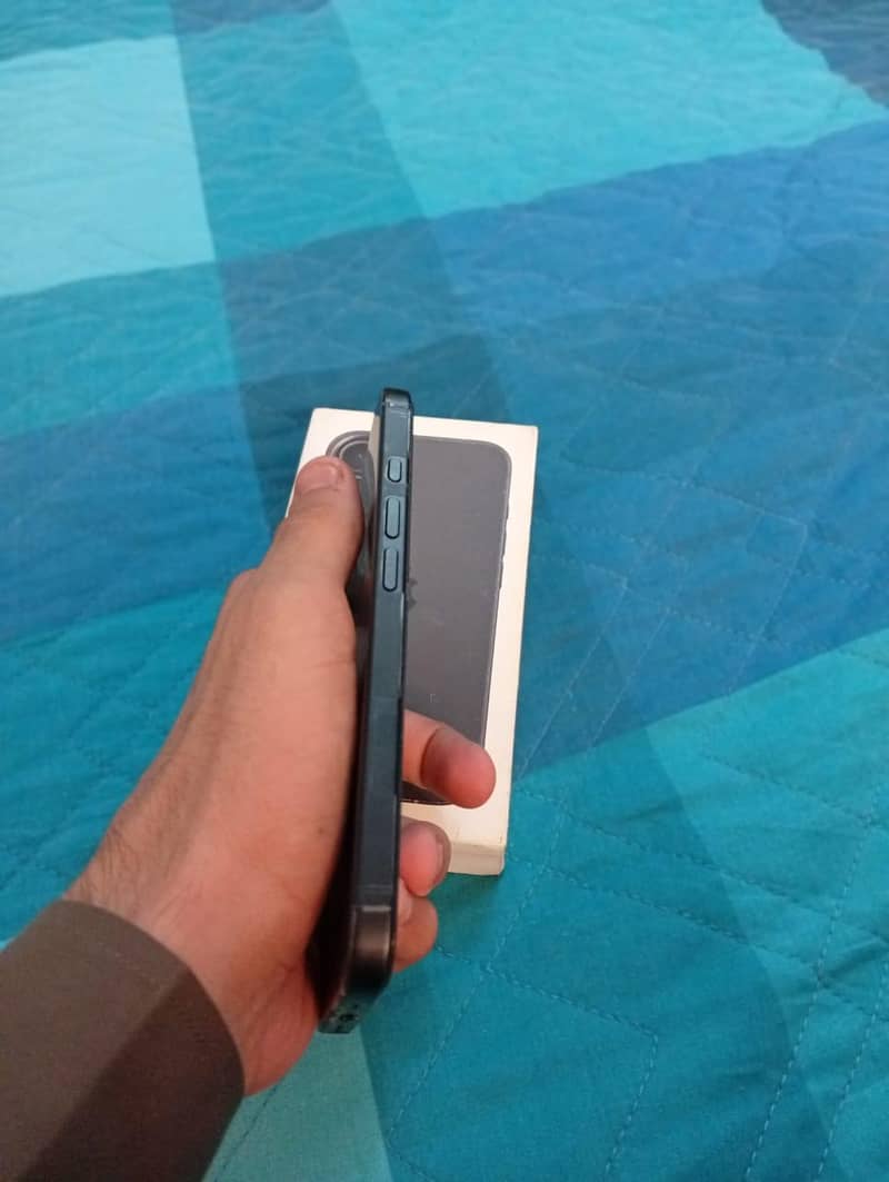 Apple iPhone 16 2