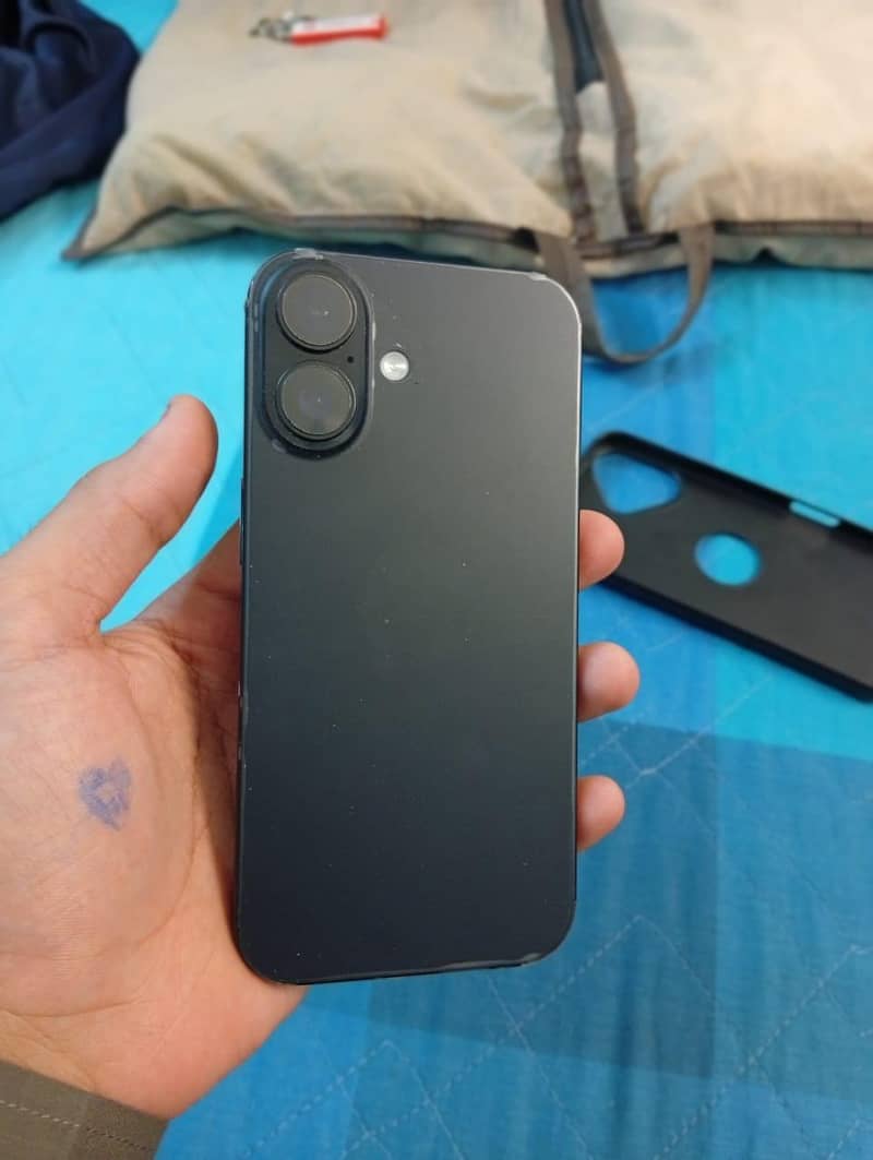 Apple iPhone 16 4