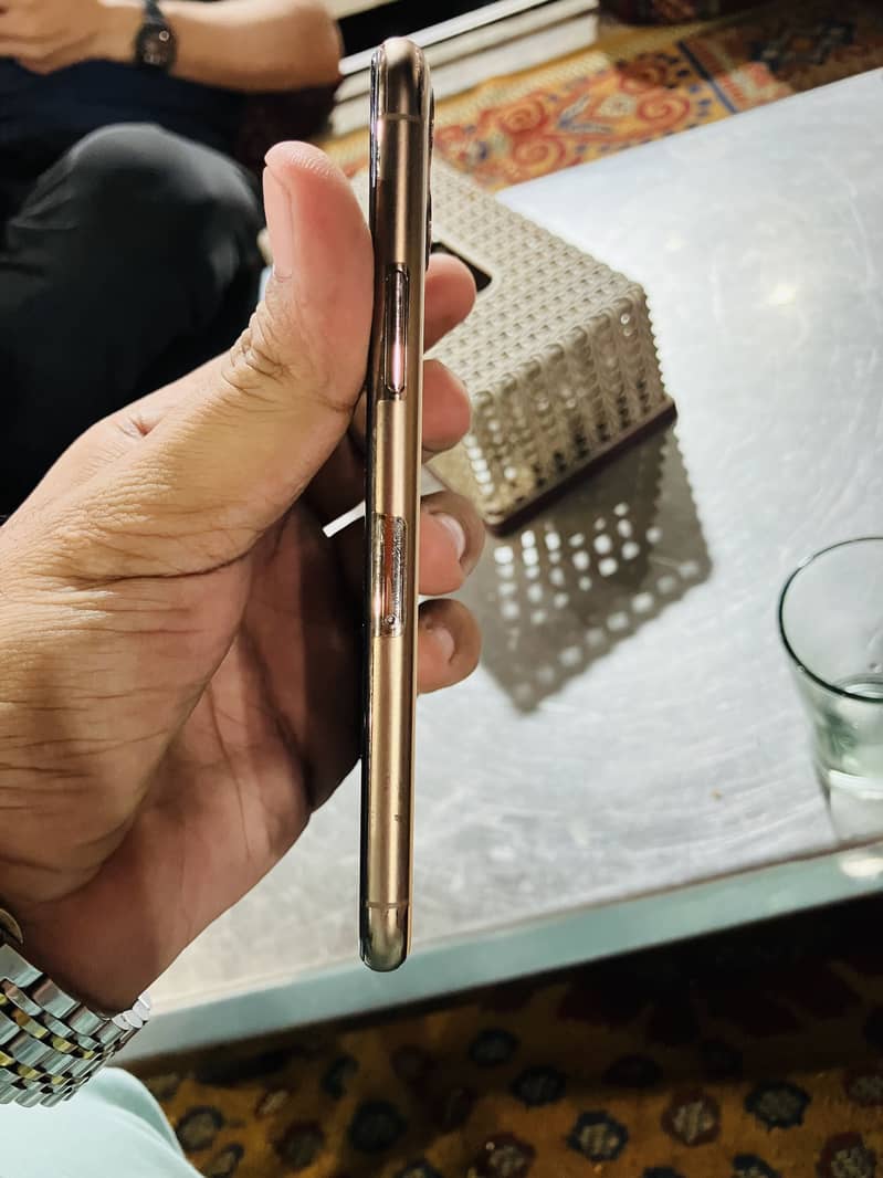 Apple iPhone 11 Pro 1
