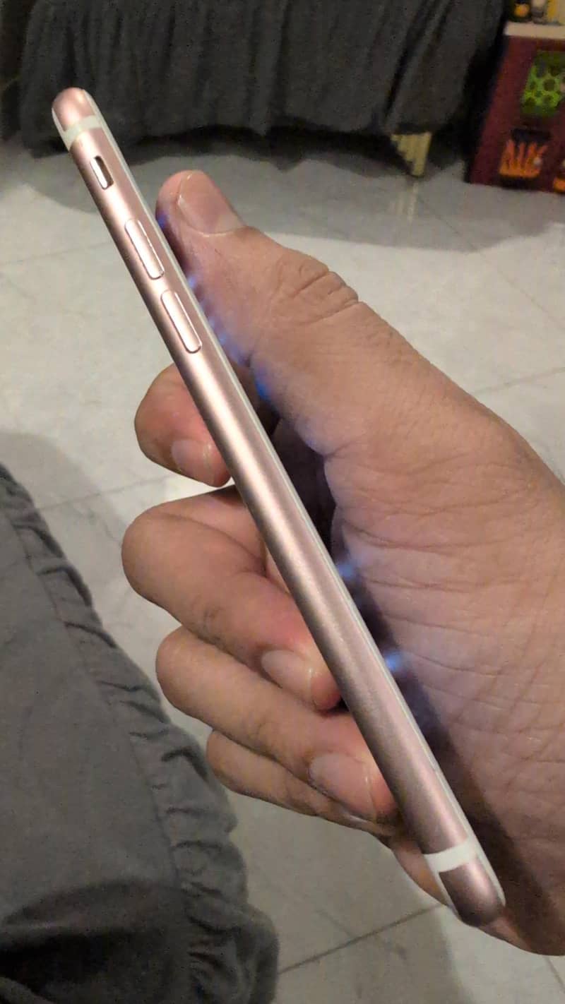 Apple iPhone 7 4