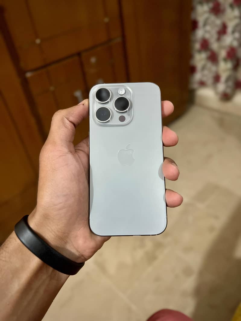 Apple iPhone 15 Pro 0