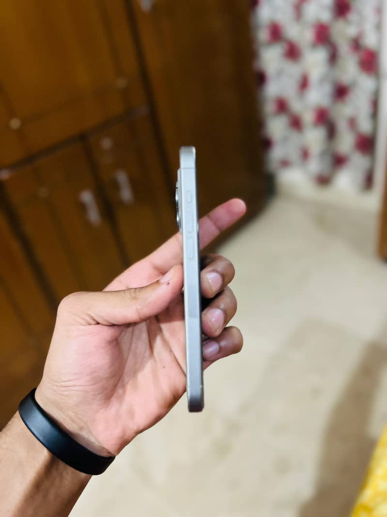 Apple iPhone 15 Pro 3