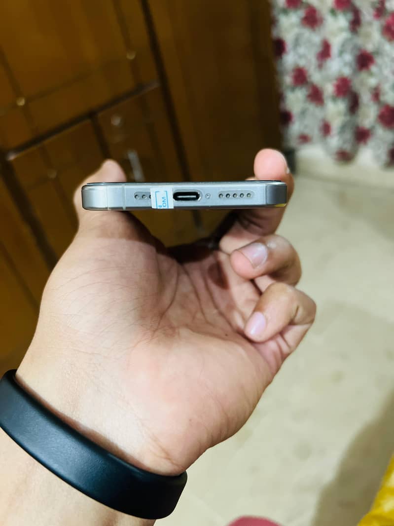 Apple iPhone 15 Pro 4