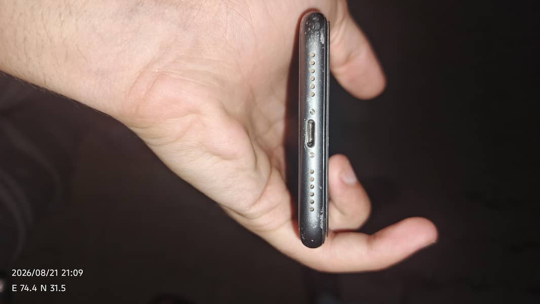 Apple iPhone 11 3