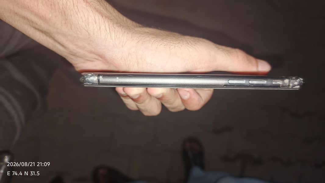 Apple iPhone 11 4