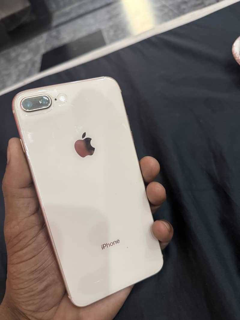 Apple iPhone 8 Plus 3