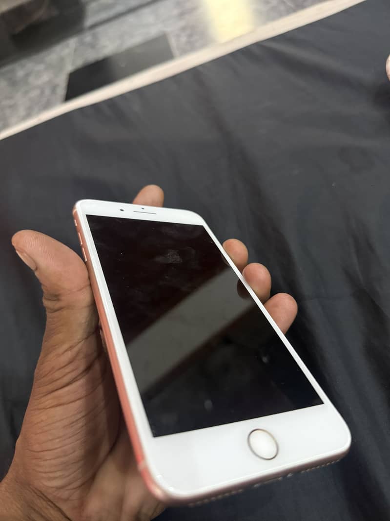 Apple iPhone 8 Plus 4