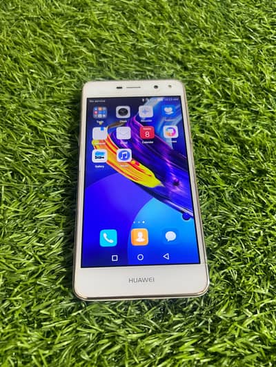 Huawei y6 2017 2Ram 16 memory 6.1 android version 10/10 condition