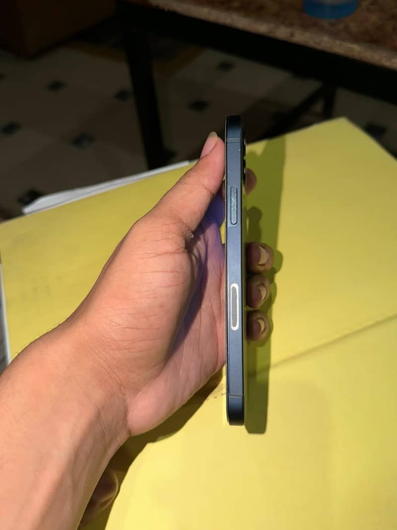 iPhone 12 3
