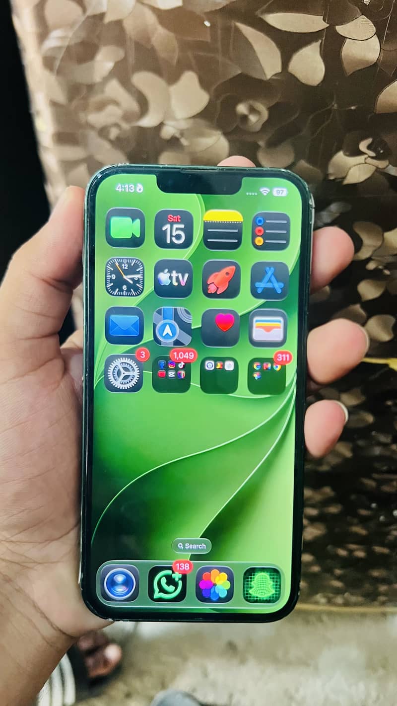Apple iPhone 13 1