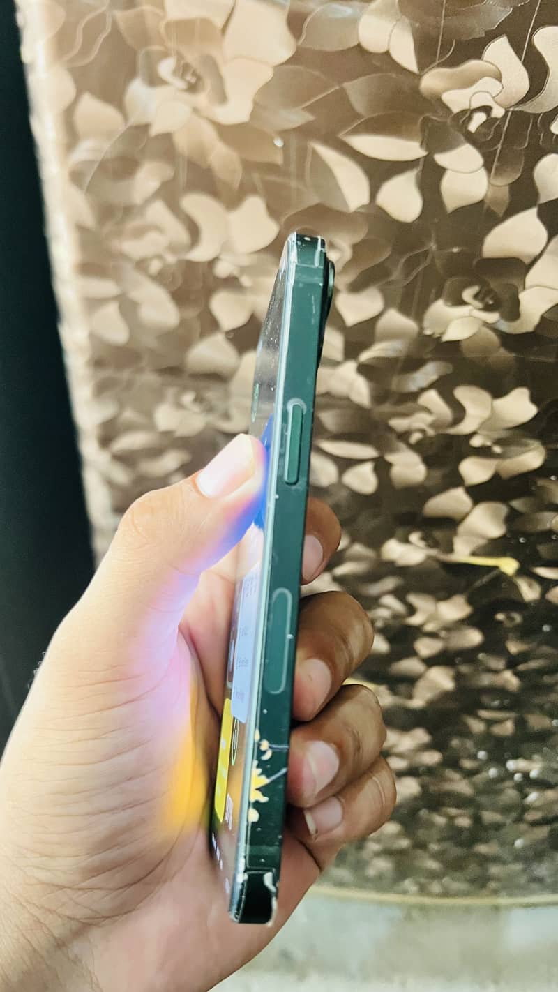 Apple iPhone 13 4