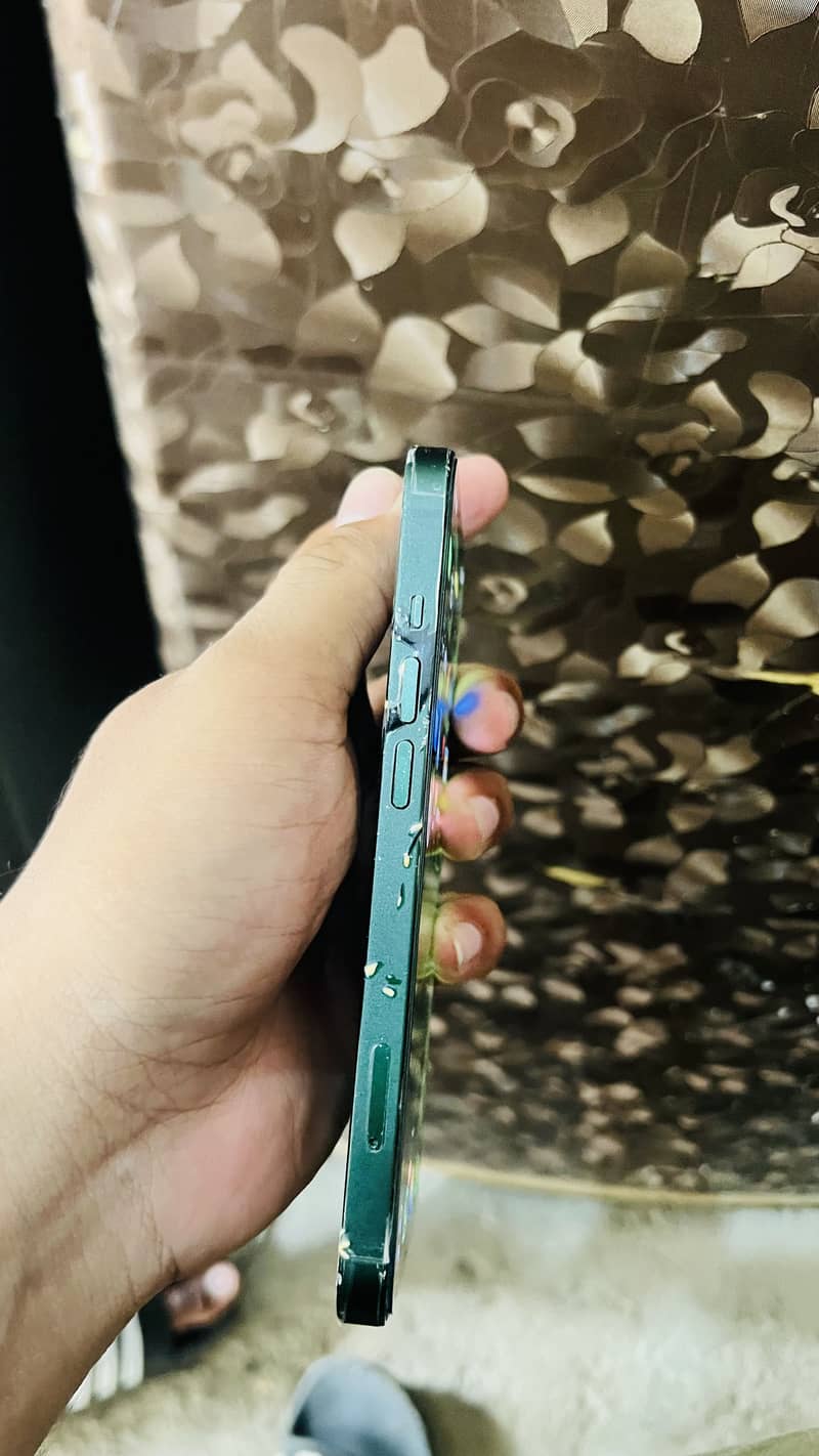 Apple iPhone 13 6