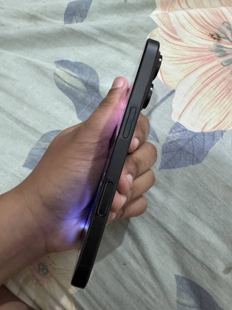 Apple iPhone 16 Pro 0