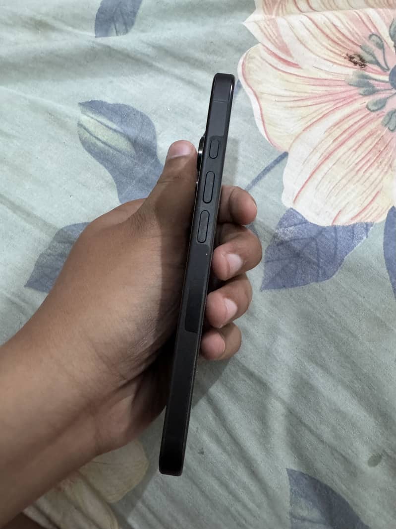 Apple iPhone 16 Pro 5