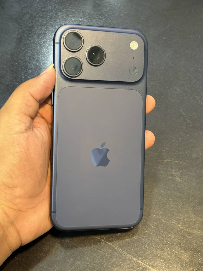 Apple iPhone 17 Pro Max 1