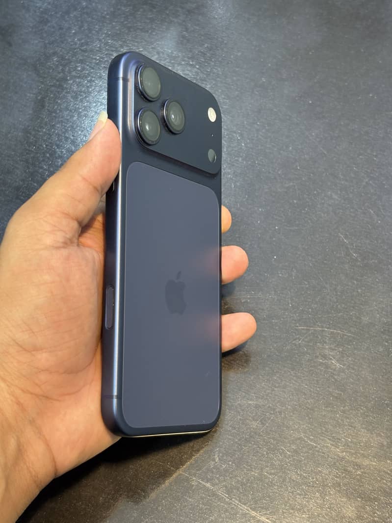 Apple iPhone 17 Pro Max 2