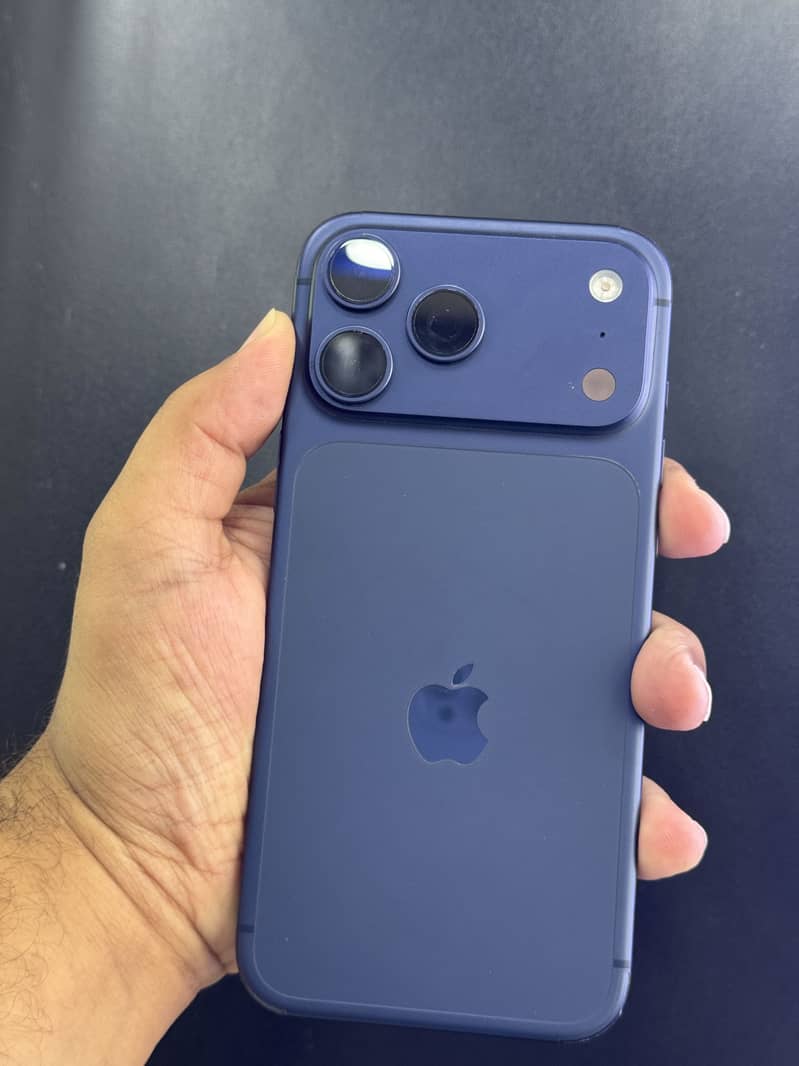 Apple iPhone 17 Pro Max 3