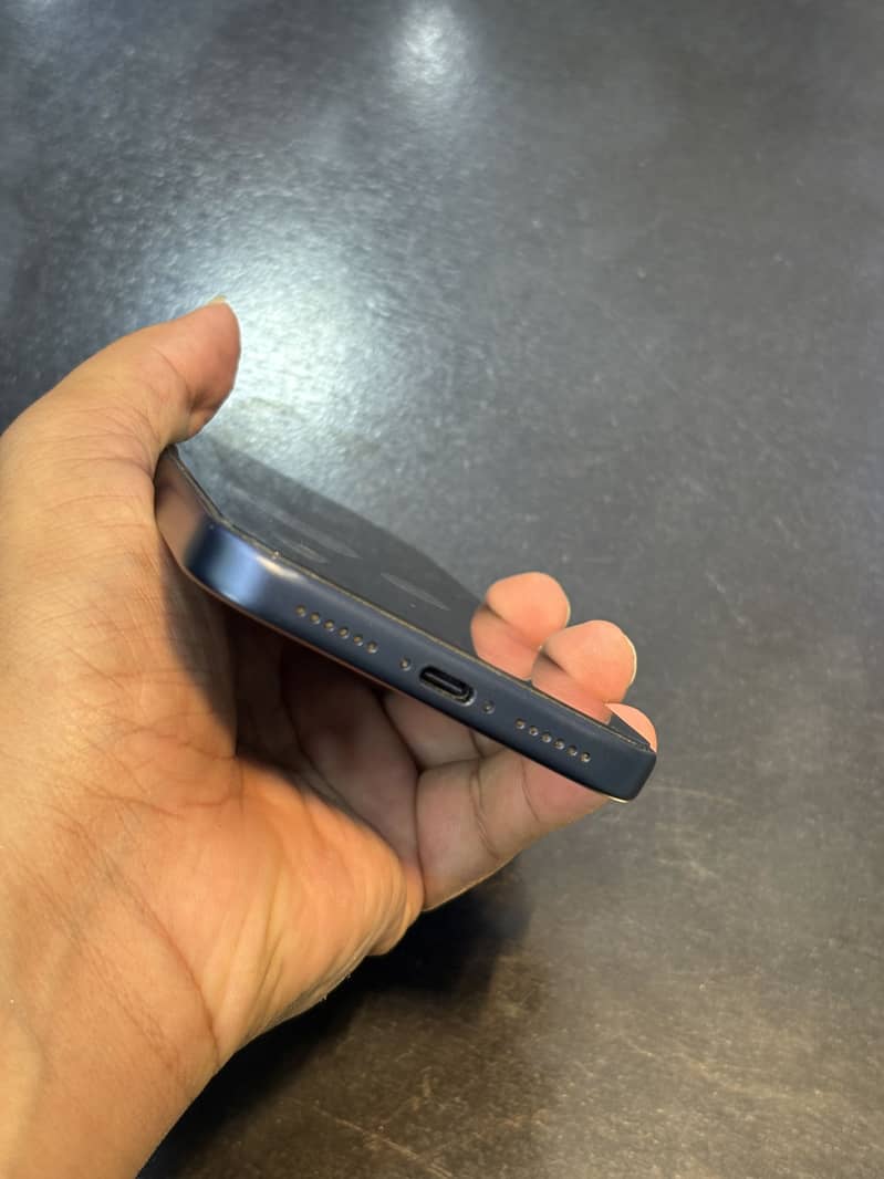 Apple iPhone 17 Pro Max 4