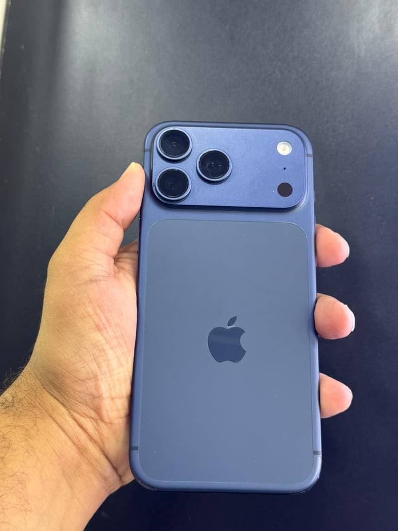 Apple iPhone 17 Pro Max 9