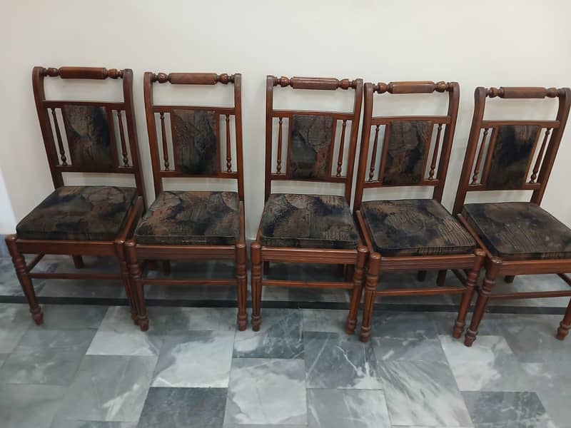 Dining Table and chairs 0