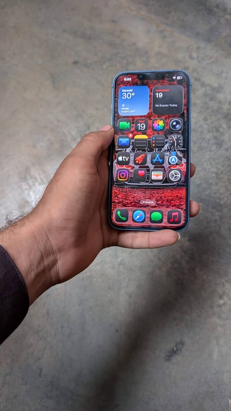 Apple iPhone 13 5