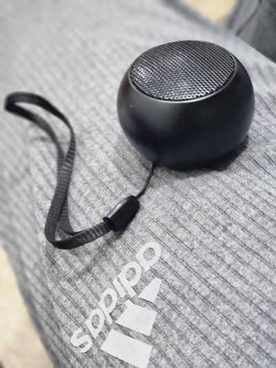 mini speaker loud sound only 999 avalible in quantity