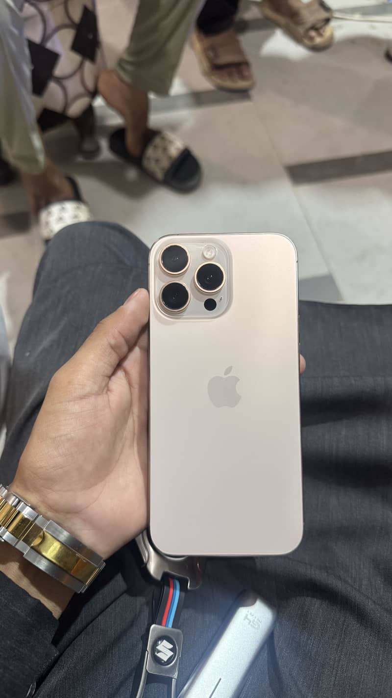 Apple iPhone 16 Pro Max 2