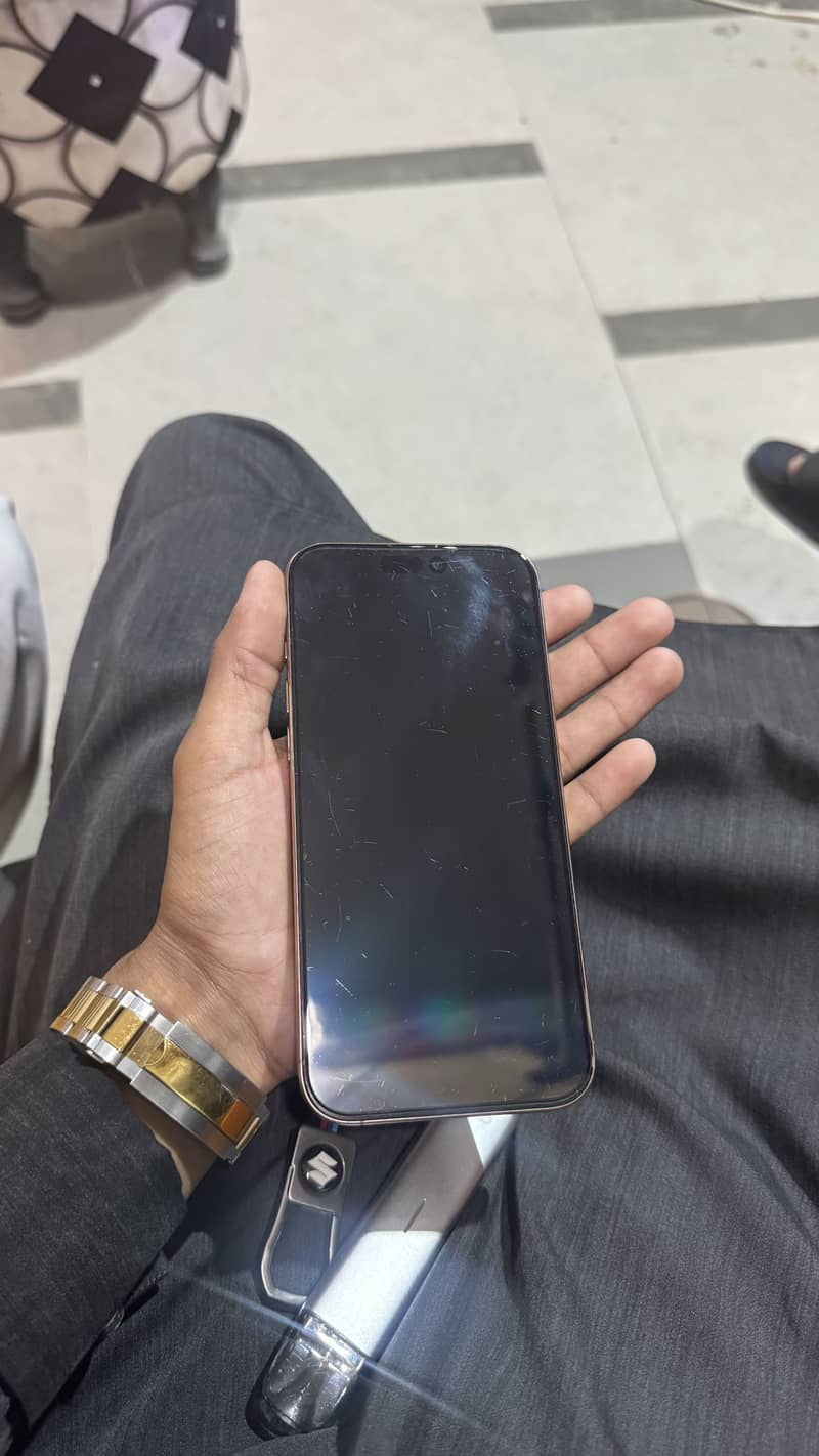 Apple iPhone 16 Pro Max 3