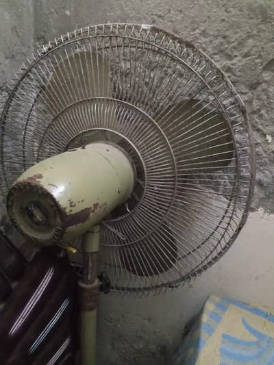 one fan for sale urgent need cash