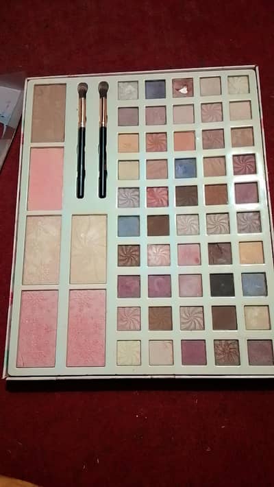 eyeshadow pallet