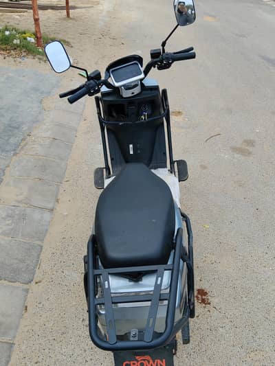 crown scooty FALASH model