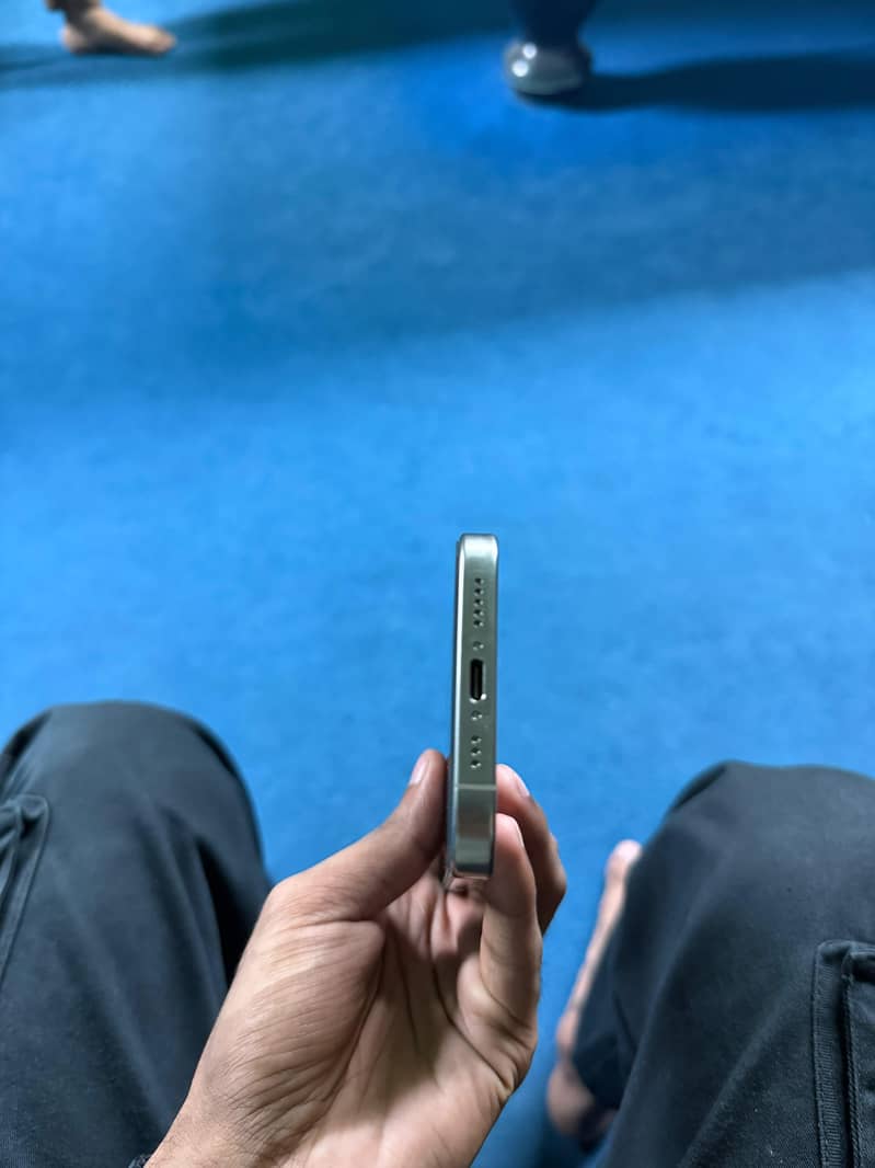 Apple iPhone 16 Pro 2