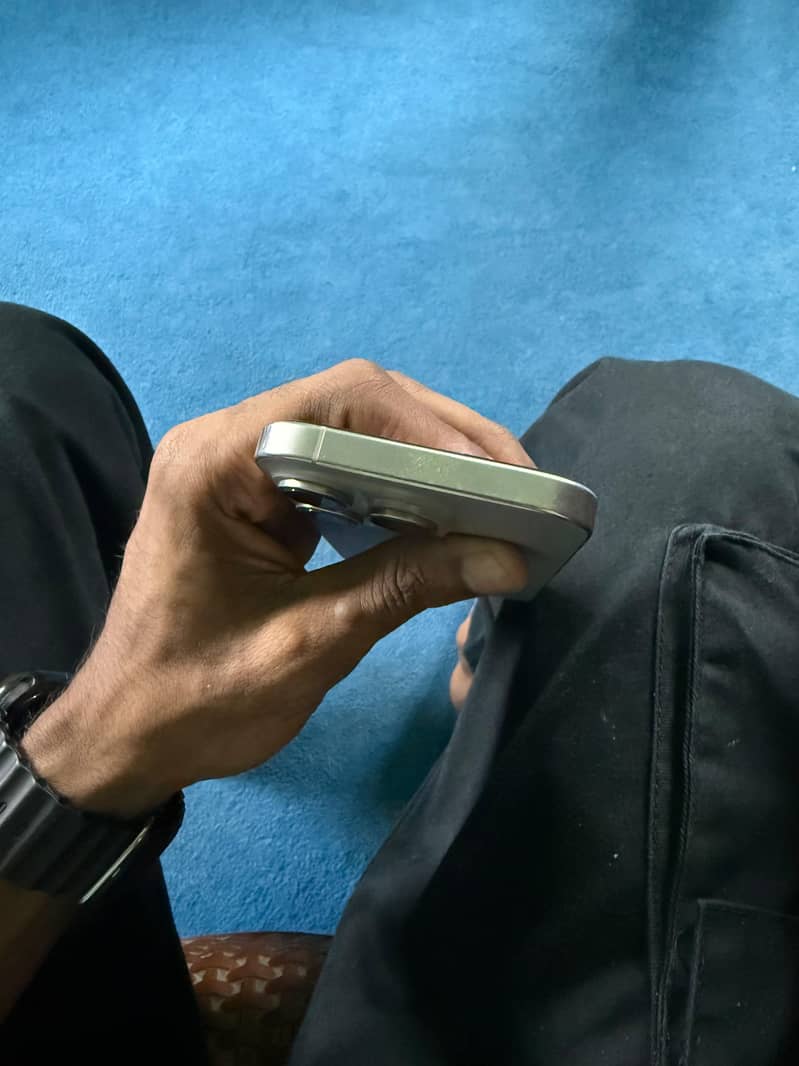 Apple iPhone 16 Pro 4