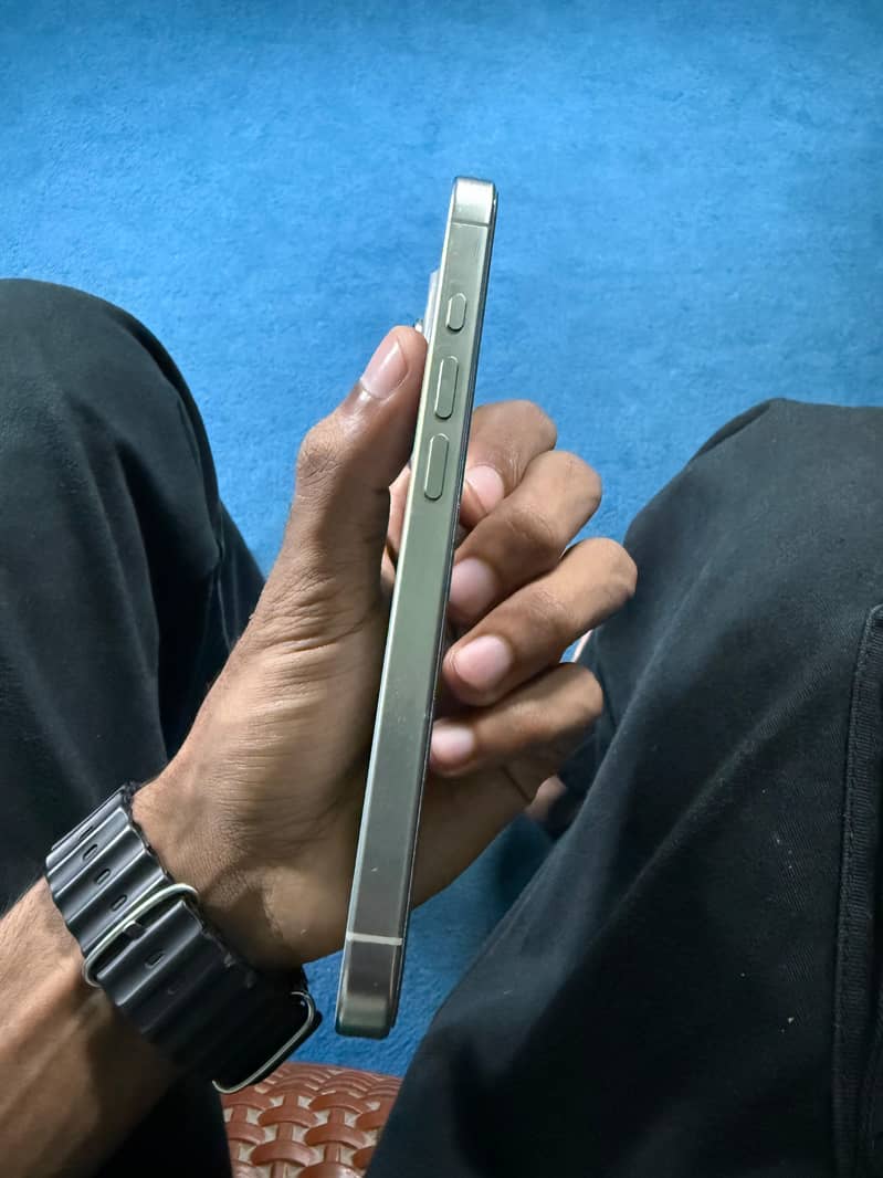 Apple iPhone 16 Pro 6