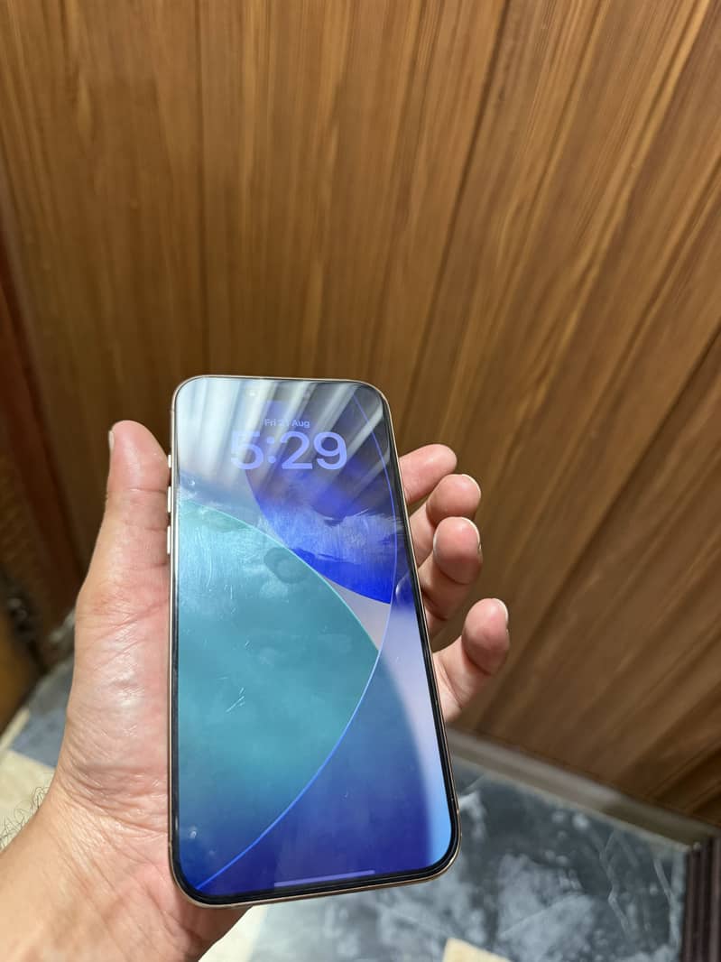 Apple iPhone 16 Pro Max 3