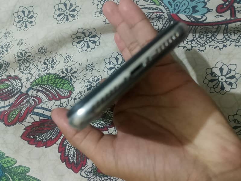 Apple iPhone X 5
