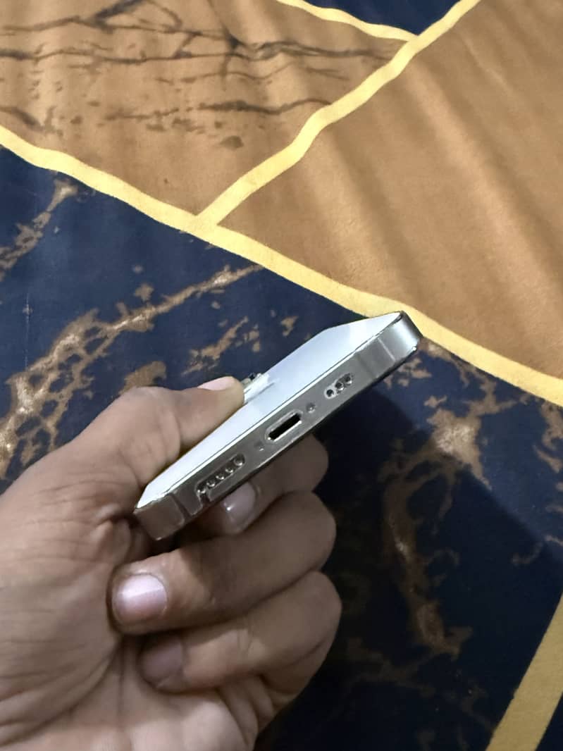 Apple iPhone 14 Pro 4