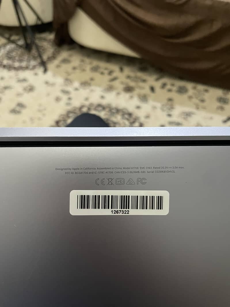 Macbook Pro 2017 (Touch Bar) 2