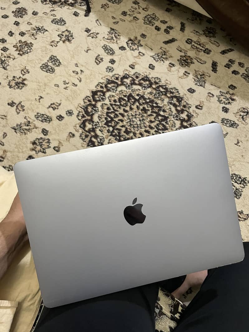 Macbook Pro 2017 (Touch Bar) 4
