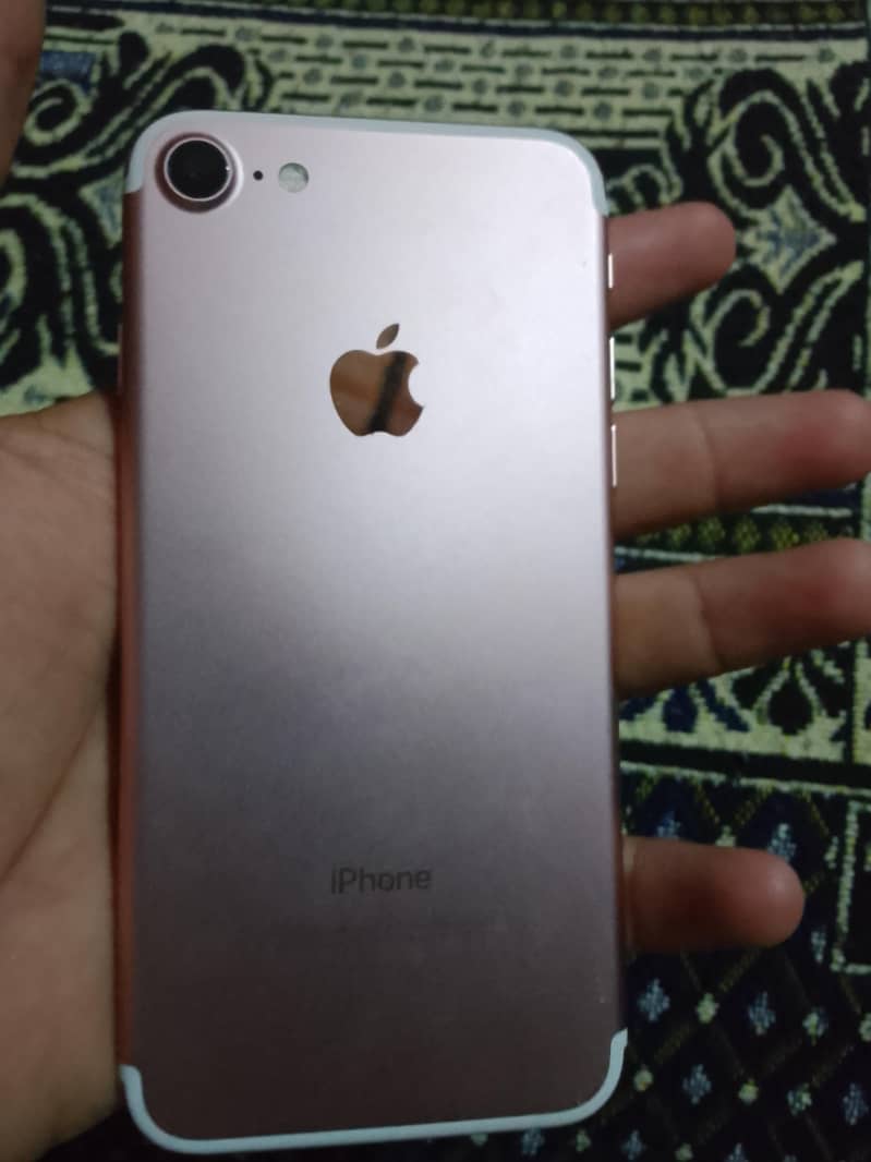 Apple iPhone 7 1