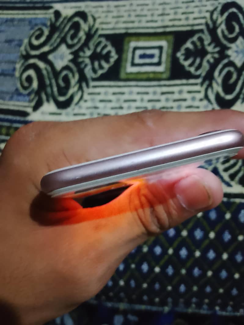 Apple iPhone 7 3