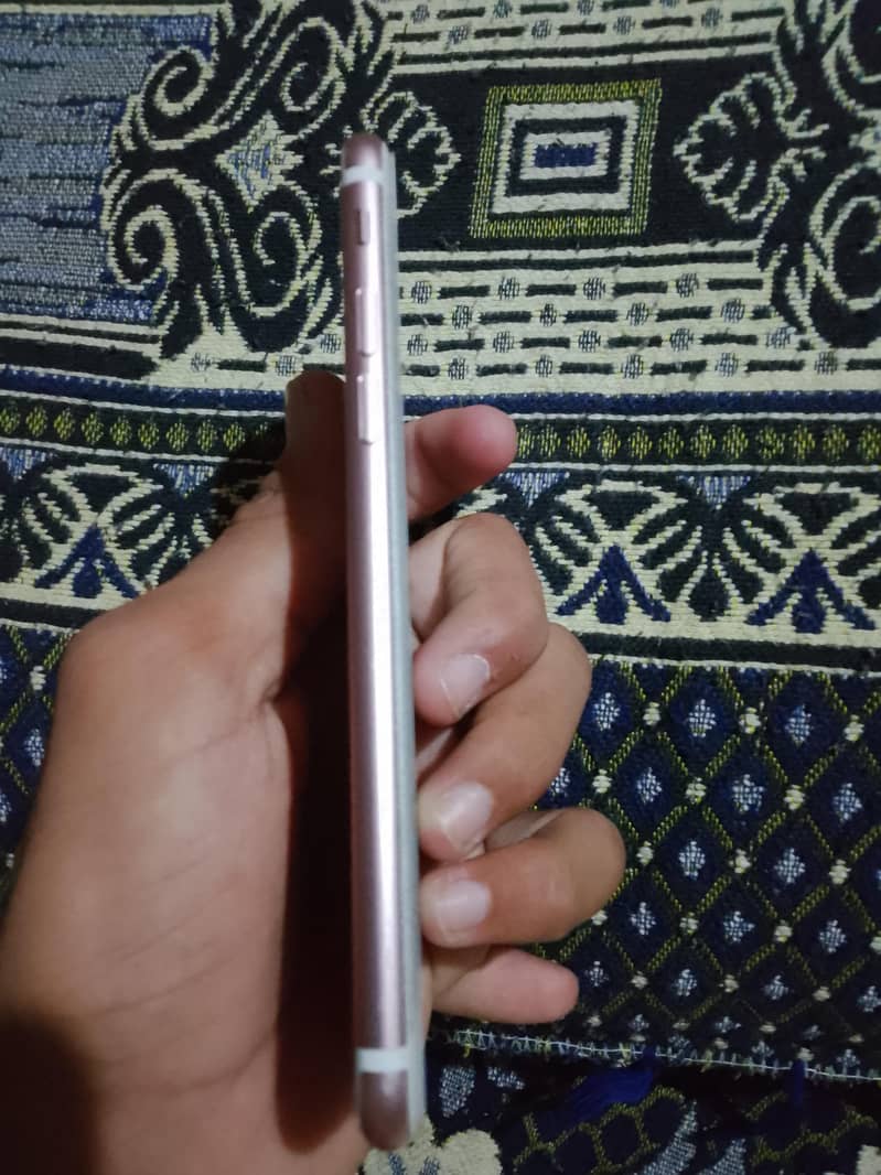 Apple iPhone 7 4