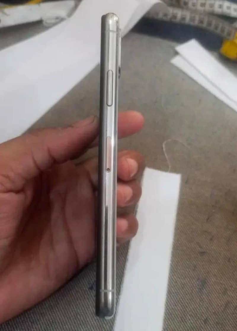 Apple iPhone XS 3
