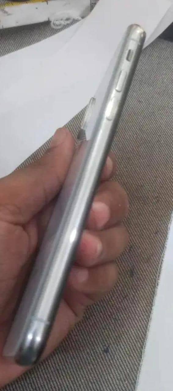 Apple iPhone XS 4
