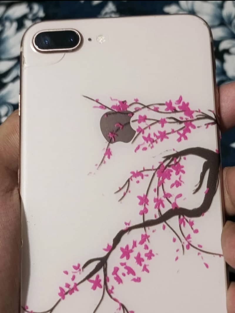 Apple iPhone 8 Plus 1
