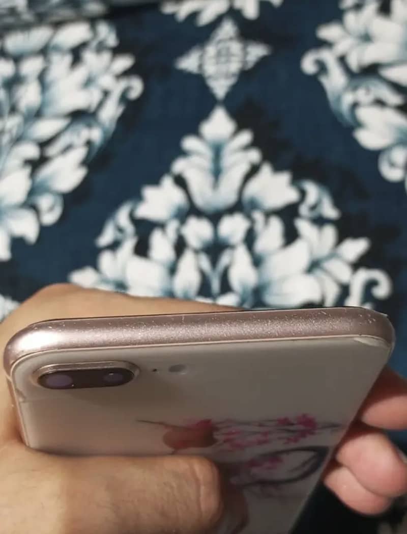 Apple iPhone 8 Plus 3