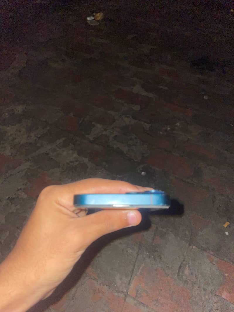 Apple iPhone 14 3